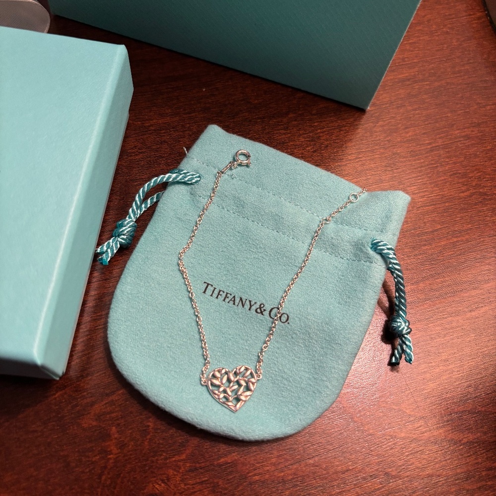 BRAND NEW Tiffany&Co. Paloma Picasso Olive Leaf Heart Bracelet